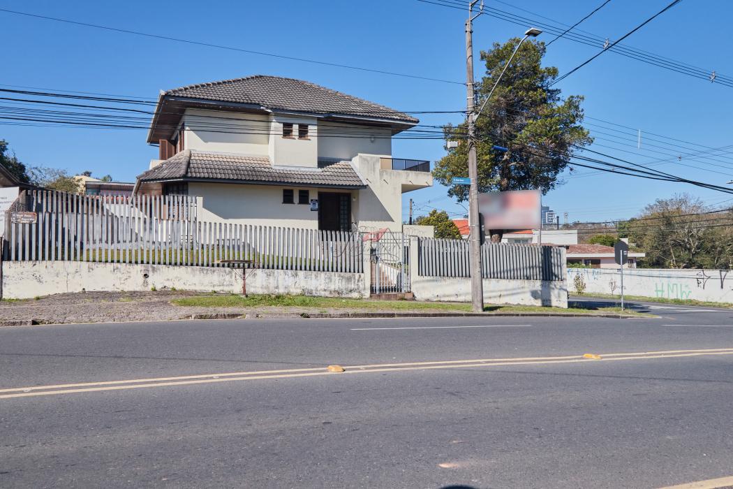 CASA com 3 dormitórios à venda com 380m² por R$ 2.890.000,00 no bairro Bigorrilho - CURITIBA / PR