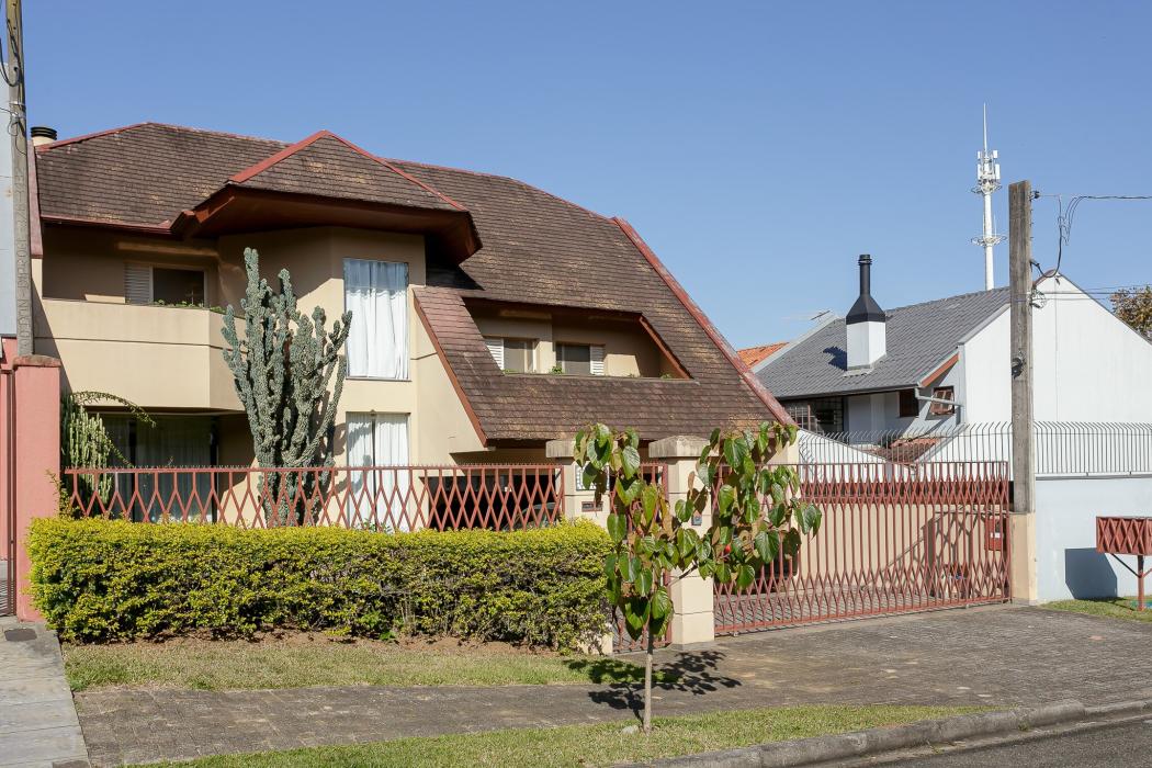 CASA com 6 dormitórios à venda com 603m² por R$ 2.400.000,00 no bairro Campina do Siqueira - CURITIBA / PR