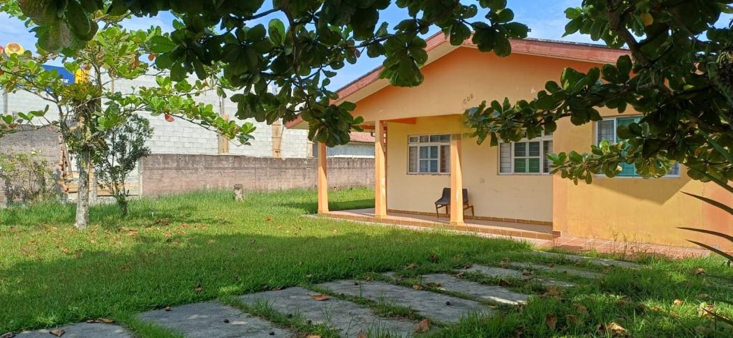 EXCELENTE OPORTUNIDADE NA PRAIA DE LESTE — AMPLO TERRENO COM CASA E GRANDE POTENCIAL DE INVESTIMENTO!