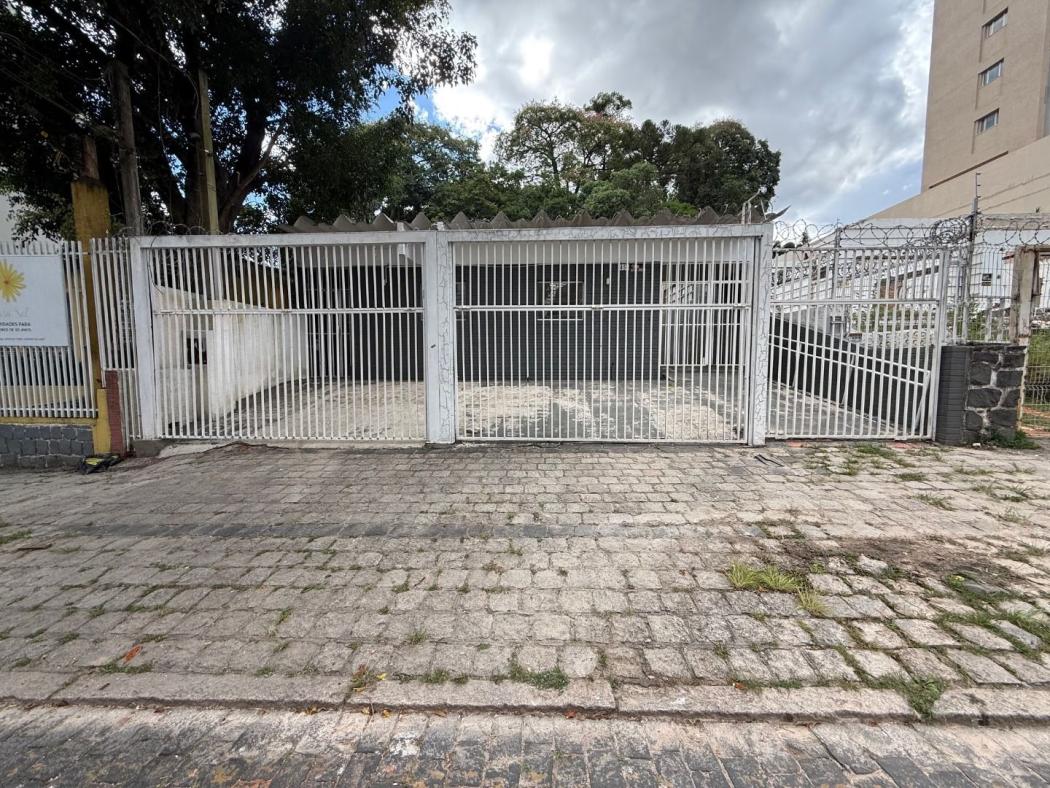 Casa para alugar com 15 salas e 5 banheiros e 10 vagas cobertas para carros, 450 m² por R$ 16.335/mês - Centro Cívico - Curitiba/PR
