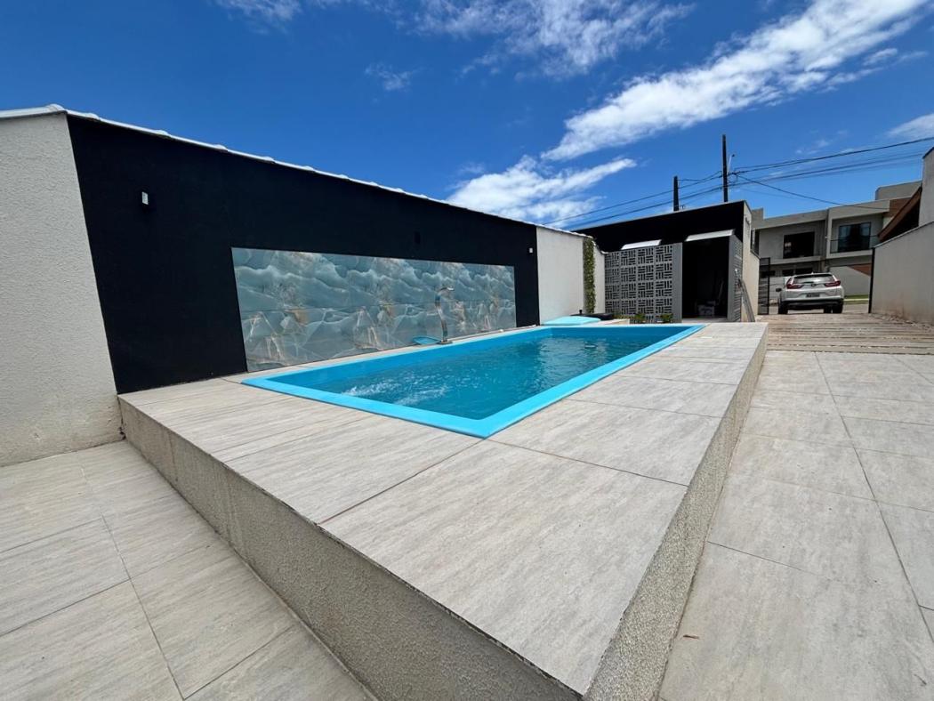 EXCELENTE CASA COM PISCINA A POUCOS METROS DA PRAIA - NOVA