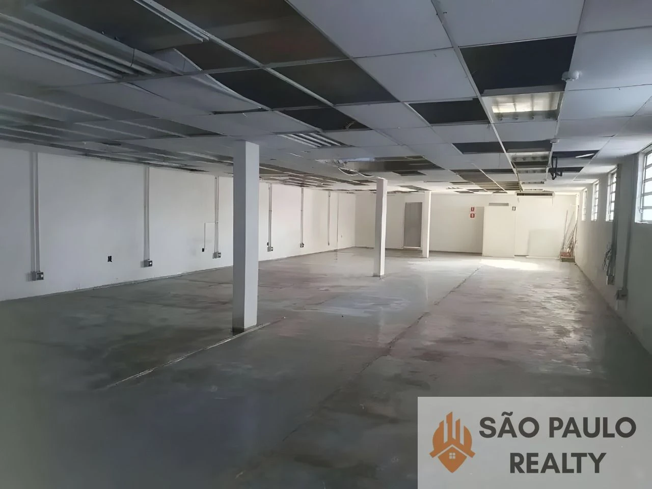Imóvel Comercial no Cambuci/SP: 6.000 m², 20 Vagas - Pronto para Operação!