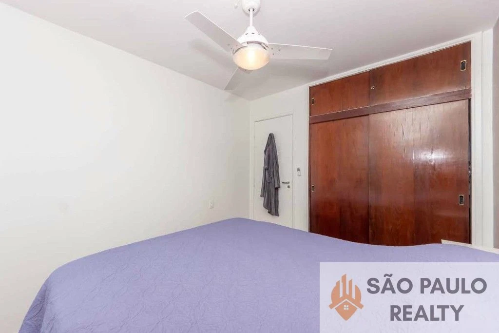 Apartamento reformado de 57m2 na Vila Mariana com 2 dormitórios, janelão piso-teto, reforma moderna e localização estratégica.