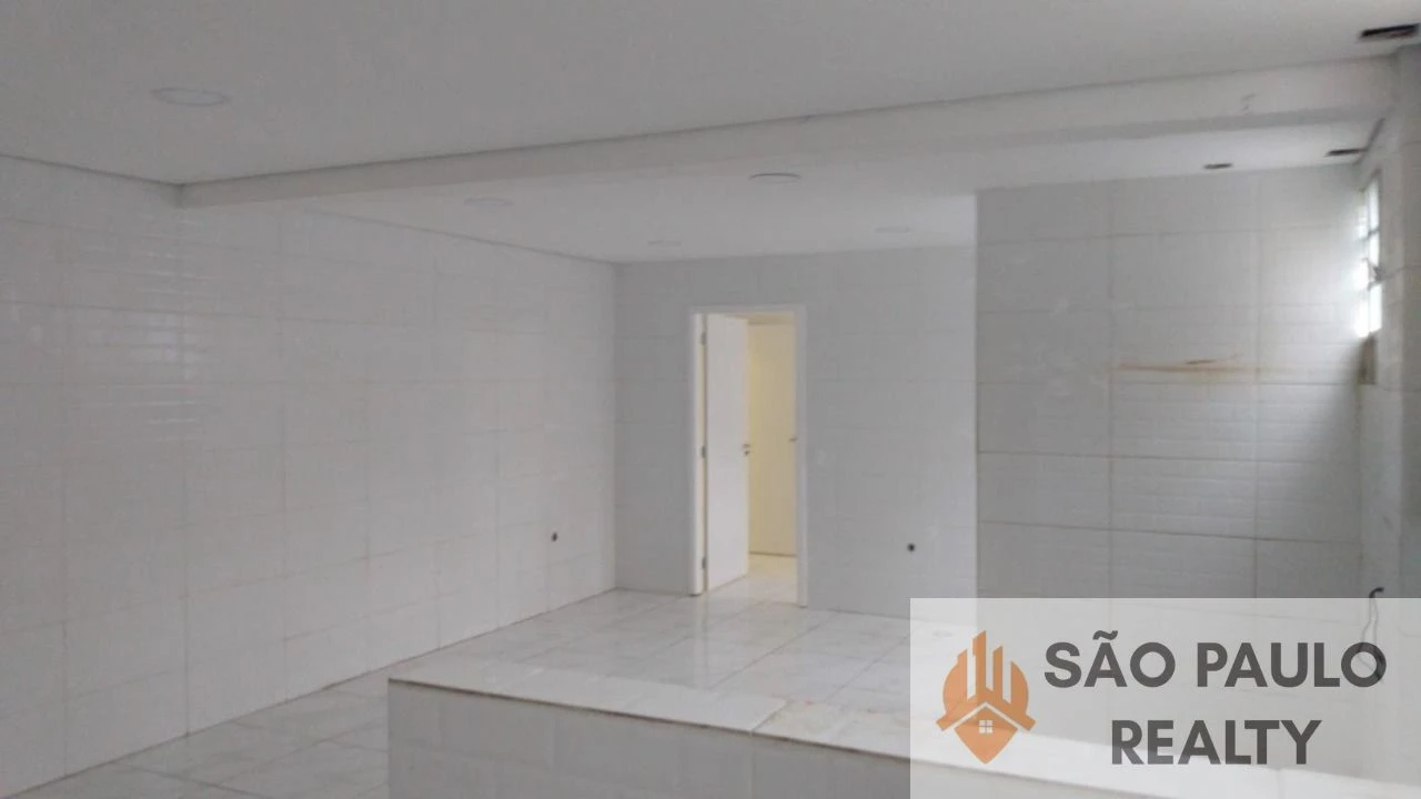 Galpão 710 m² para Locação na Aclimação - Zoneamento ZM, Pé-direito Alto e Acesso às Avenidas Ricardo Jafet e Lins de Vasconcelos