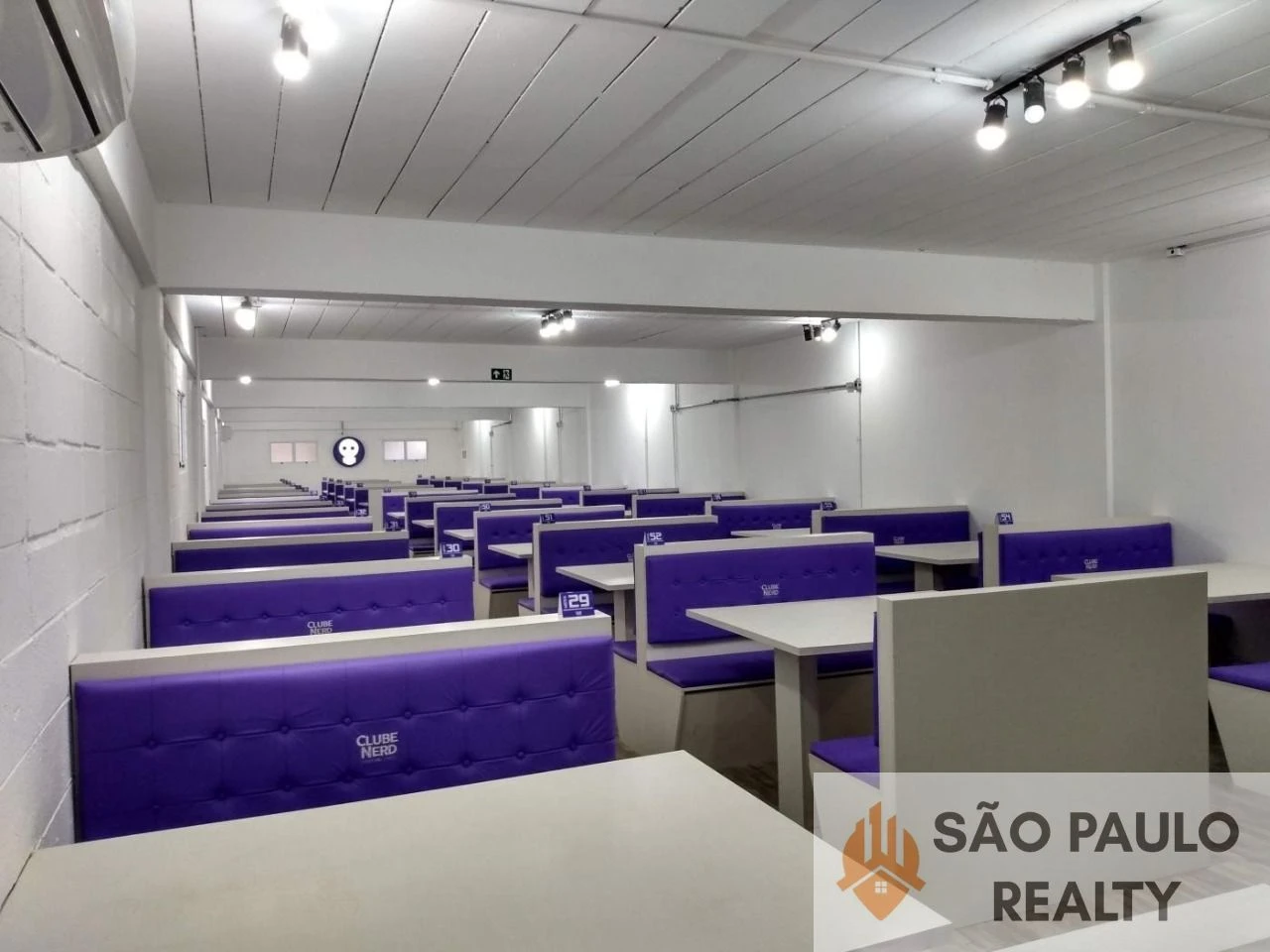 Galpão 710 m² para Locação na Aclimação - Zoneamento ZM, Pé-direito Alto e Acesso às Avenidas Ricardo Jafet e Lins de Vasconcelos