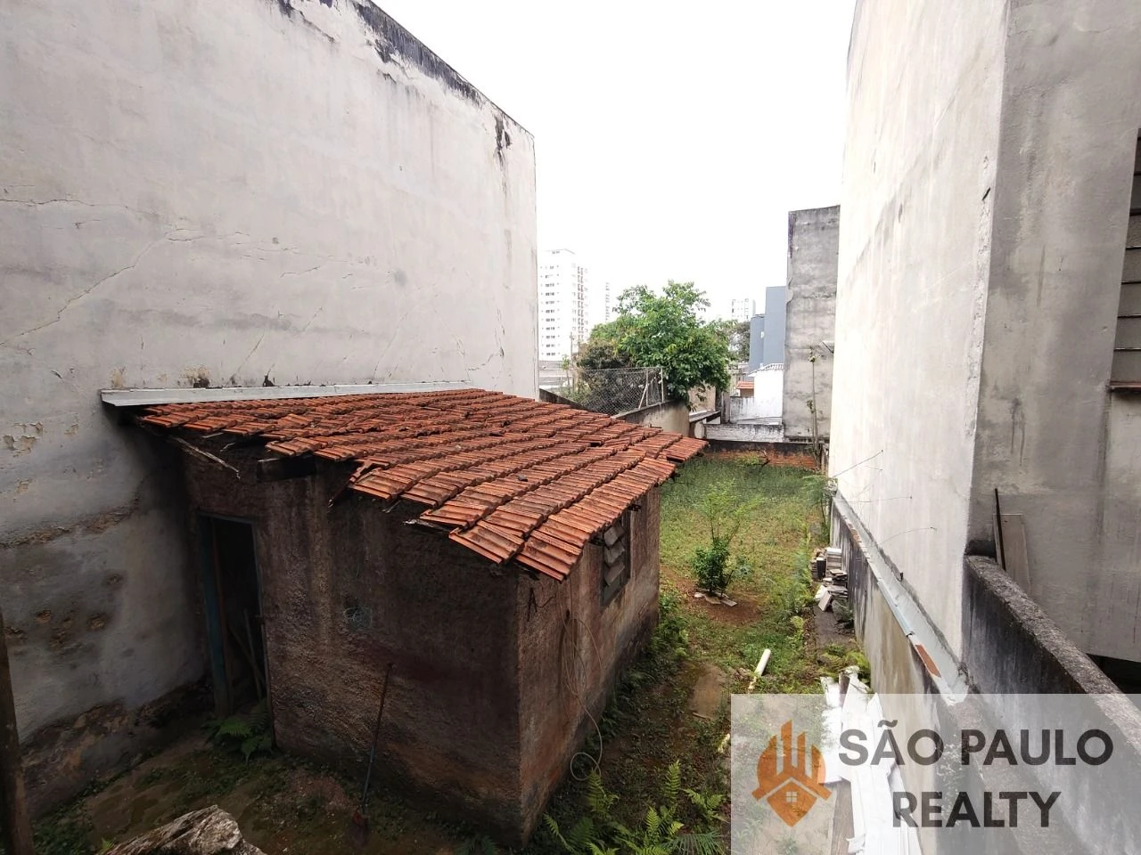 Salão Comercial no Ipiranga - 50m² com 1 banheiro e piso cerâmico. Ideal para loja, escritório ou serviços.