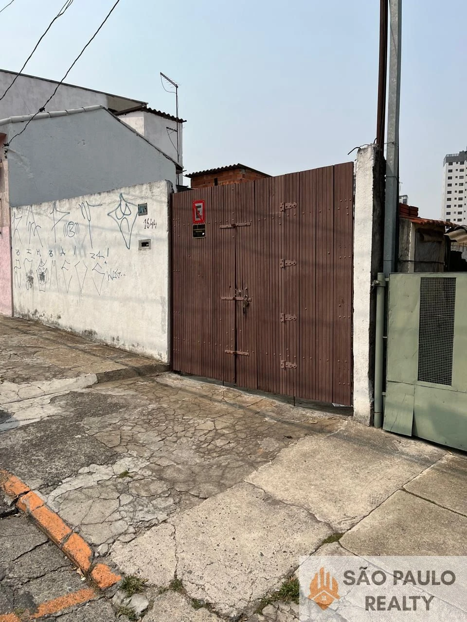 Terreno de 267m² à venda no Bosque da Saúde, São Paulo, próximo a escolas, supermercados e com fácil acesso às principais vias