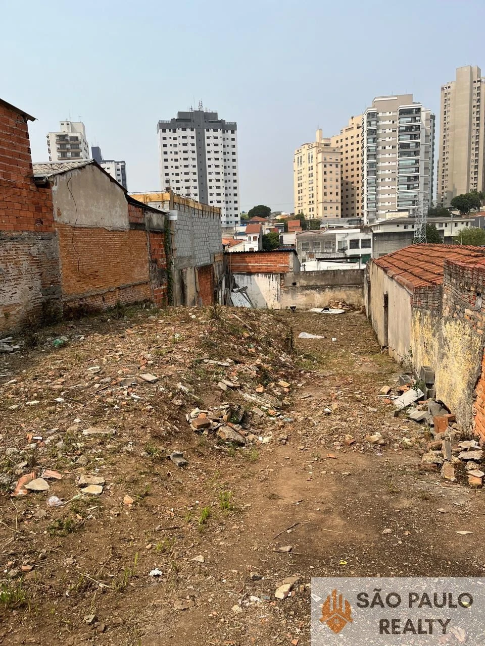 Terreno de 267m² à venda no Bosque da Saúde, São Paulo, próximo a escolas, supermercados e com fácil acesso às principais vias