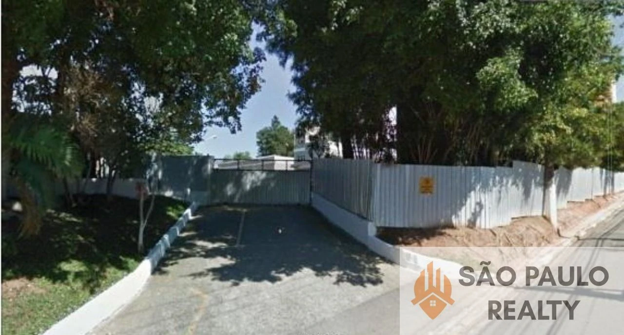 Complexo Comercial/Industrial 7.600m² - Galpões, Oficina, Escritórios, Pátio asfaltado e localização estratégica.