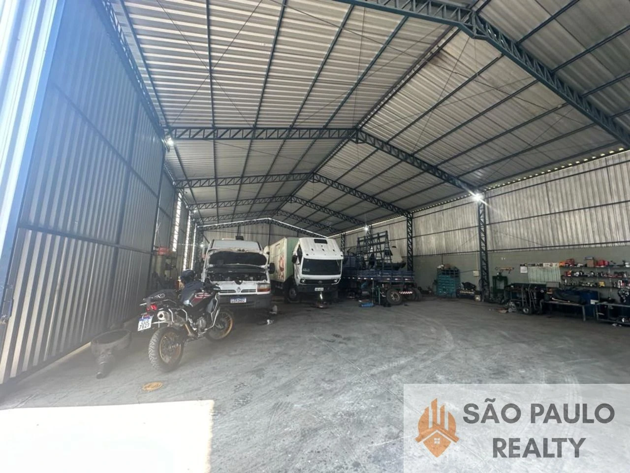 Galpão Comercial de 2.317m² - Próximo ao Shopping Central Plaza - Agende já sua visita!
