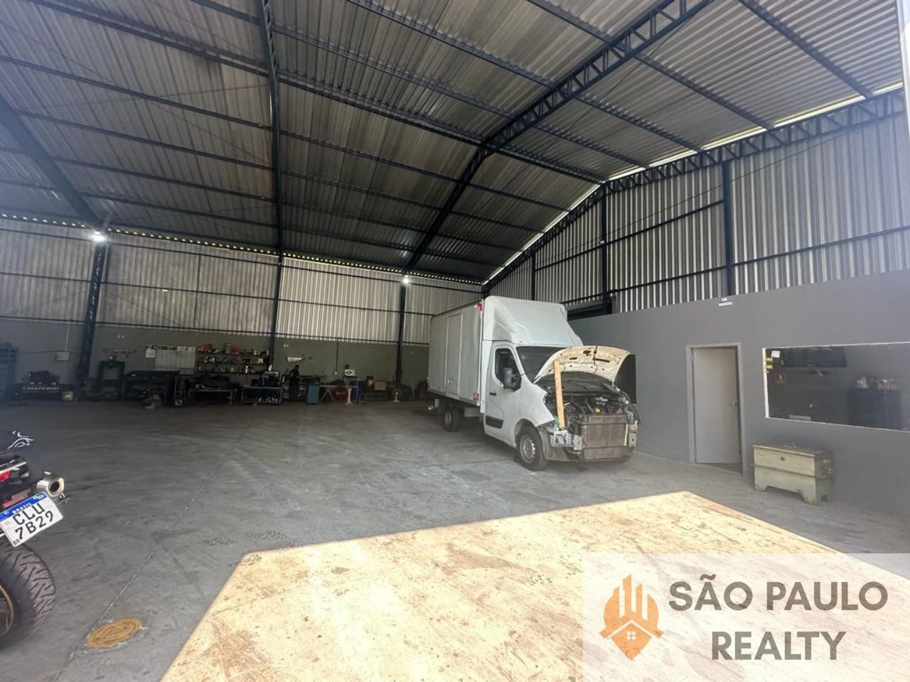 Galpão Comercial de 2.317m² - Próximo ao Shopping Central Plaza - Agende já sua visita!
