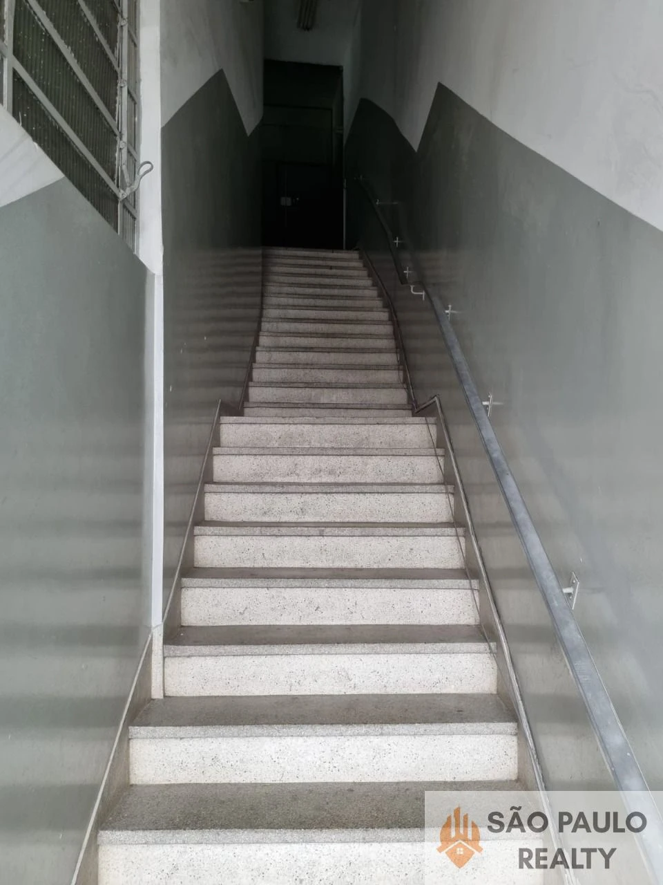 Prédio Comercial/Industrial à Venda no Brás - 1.515 m², Três Pavimentos, Oito Salas e Oito Banheiros. Oportunidade Única!!!