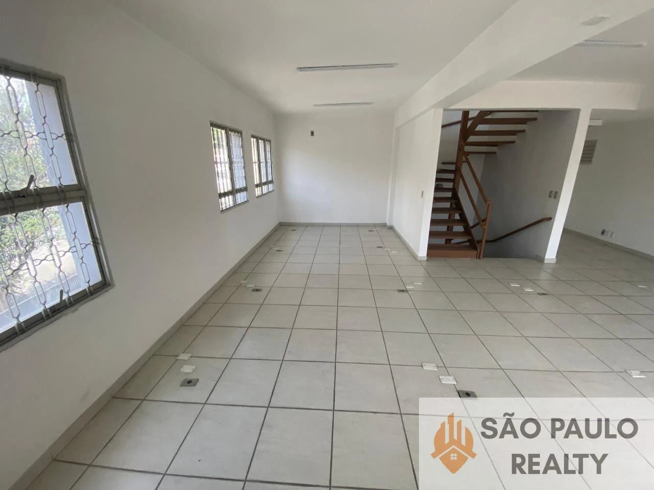Prédio Comercial à Venda e/ou Locação - Bosque da Saúde - 1.000 m², 16 Banheiros, 11 Vagas de Garagem - Agende sua visita hoje!