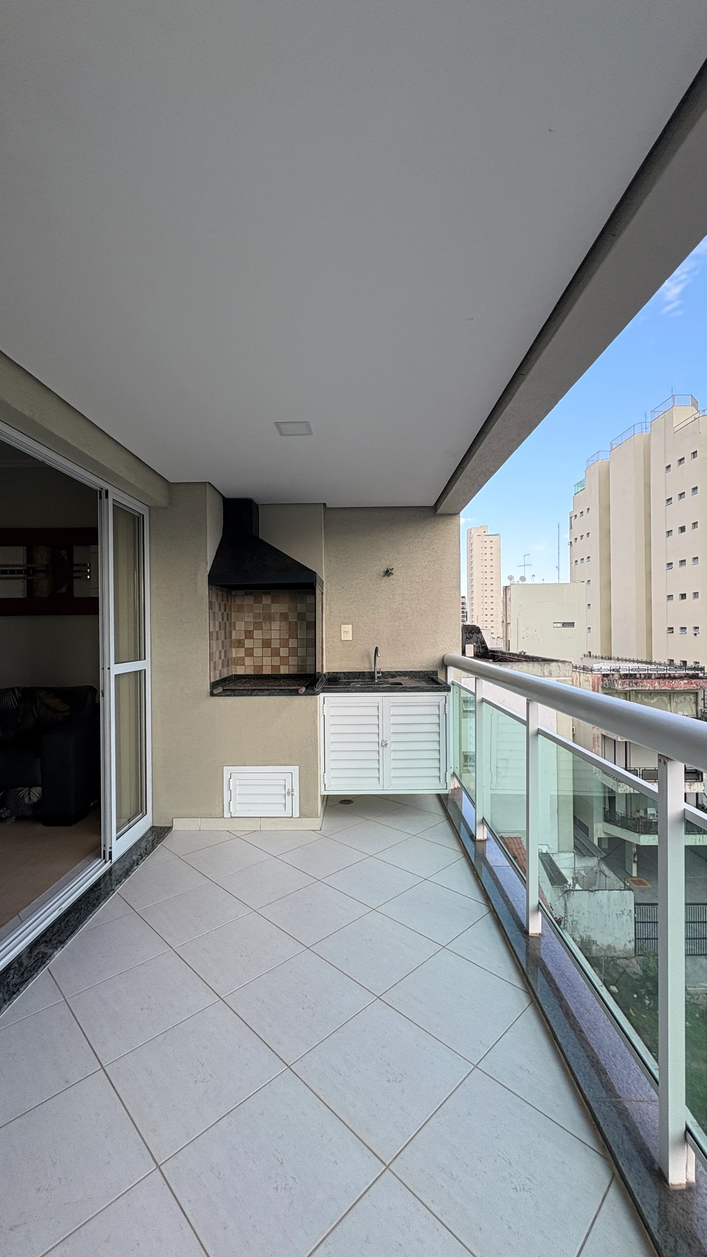 Apartamento Decorado | 3 Dormitórios | Sacada Gourmet | Piscina na Enseada