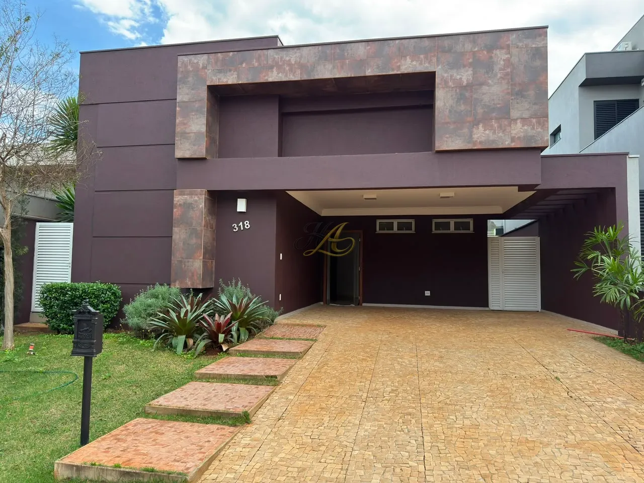 Casa térrea de 210m² com 3 suítes e piscina aquecida à venda em condomínio | Bella Città