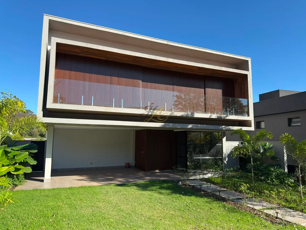 Sobrado de 514m² com 4 suítes, vista para o vale e piscina à venda em condomínio | Alphaville
