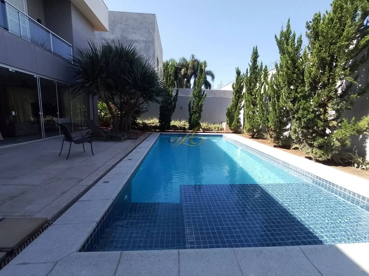 Sobrado de 518m² com 4 suítes, elevador e piscina à venda em condomínio | Jardim Botânico