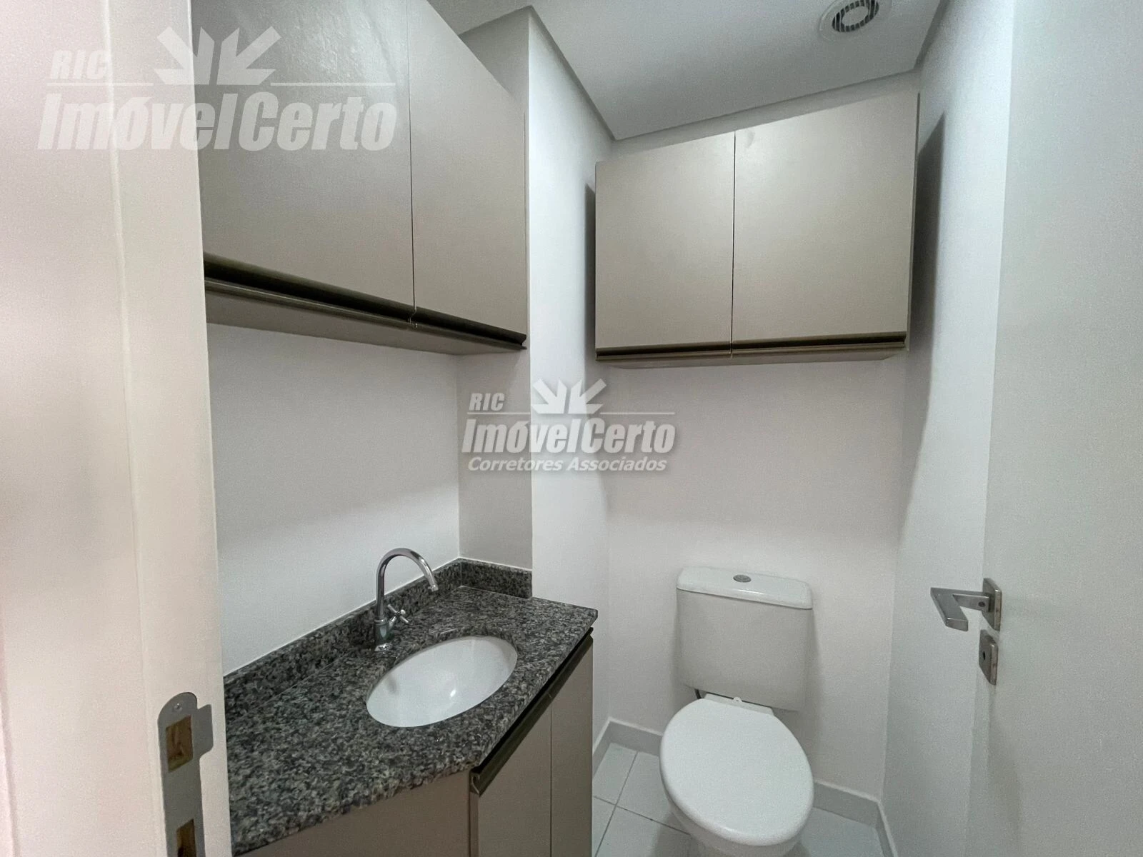 Conjunto comercial mobiliado – pronto para u