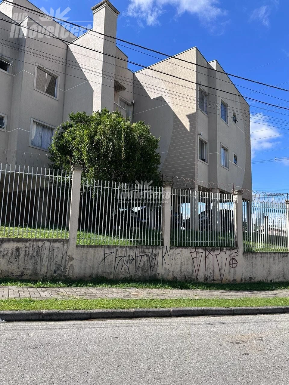 APARTAMENTO PINHEIRINHO 2 QUARTOS  com 5