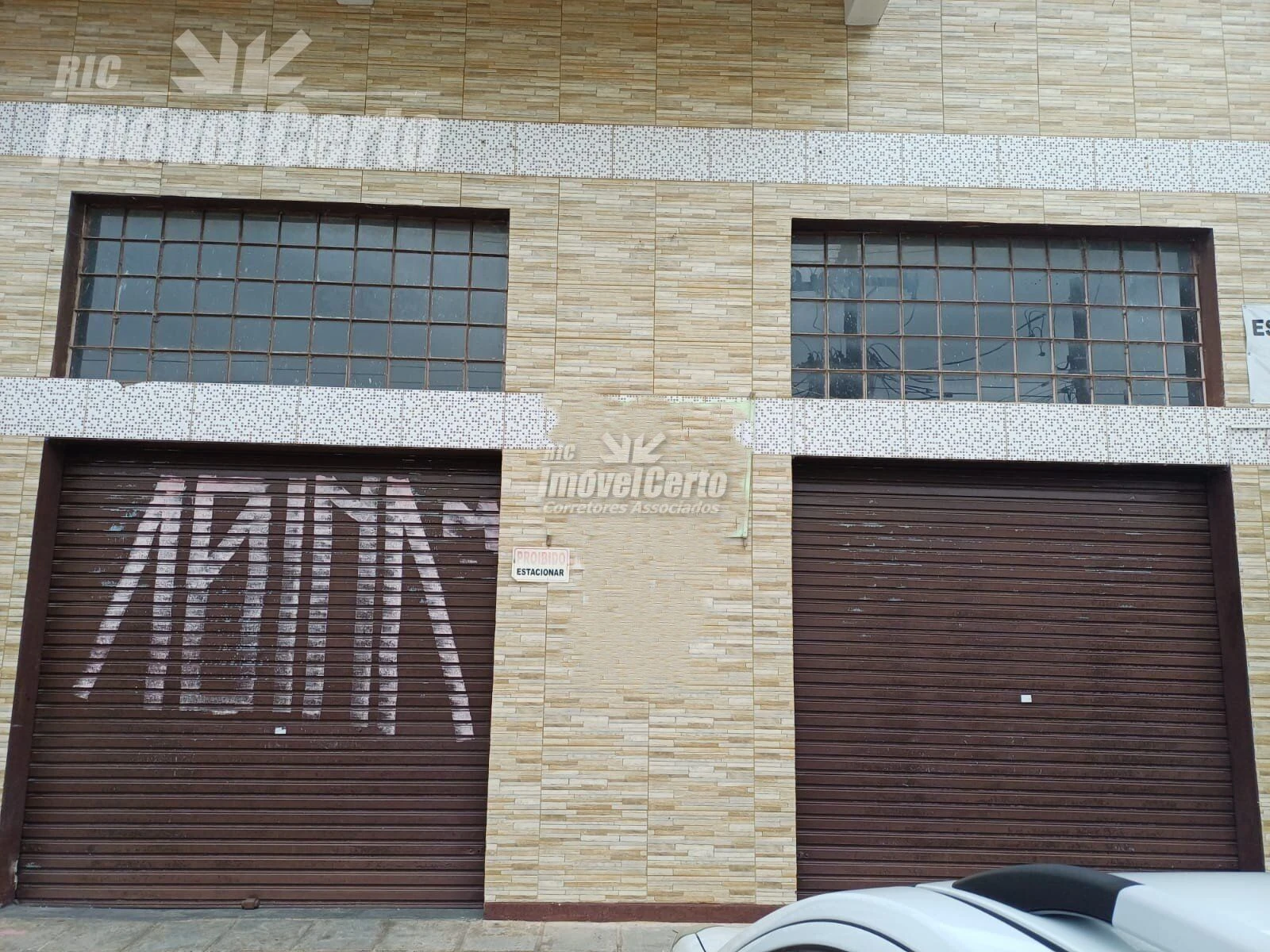 Loja comercial para alugar em Fazenda Rio Grande.&