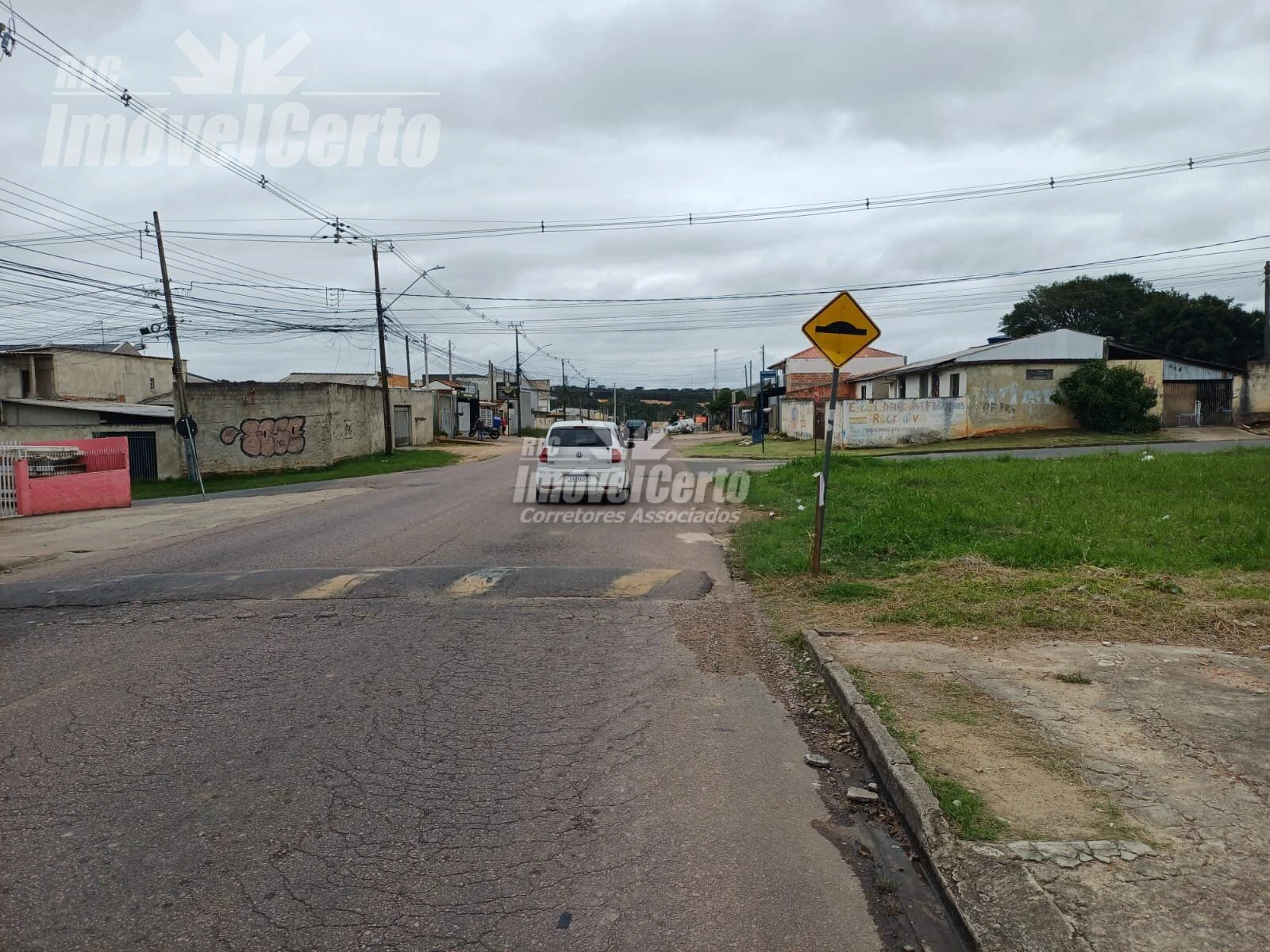 Loja comercial para alugar em Fazenda Rio Grande.&