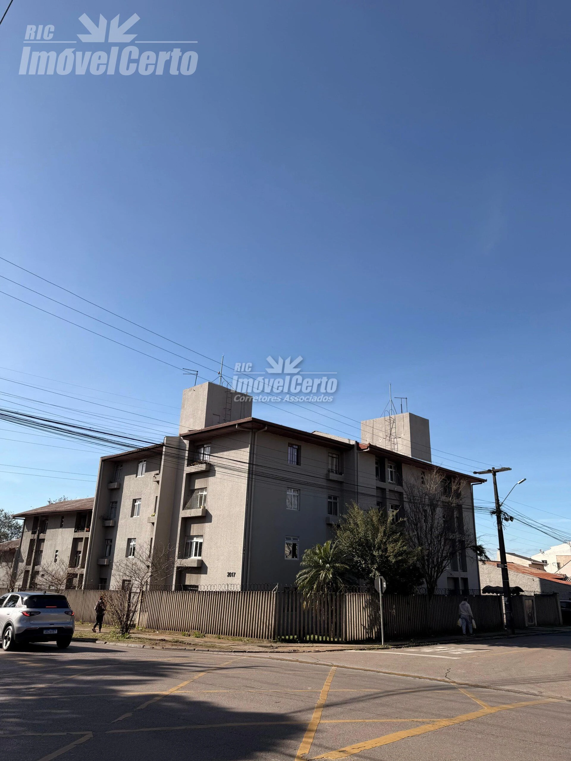 Apartamento Reformado e Ensolarado a 1 Quadra do T