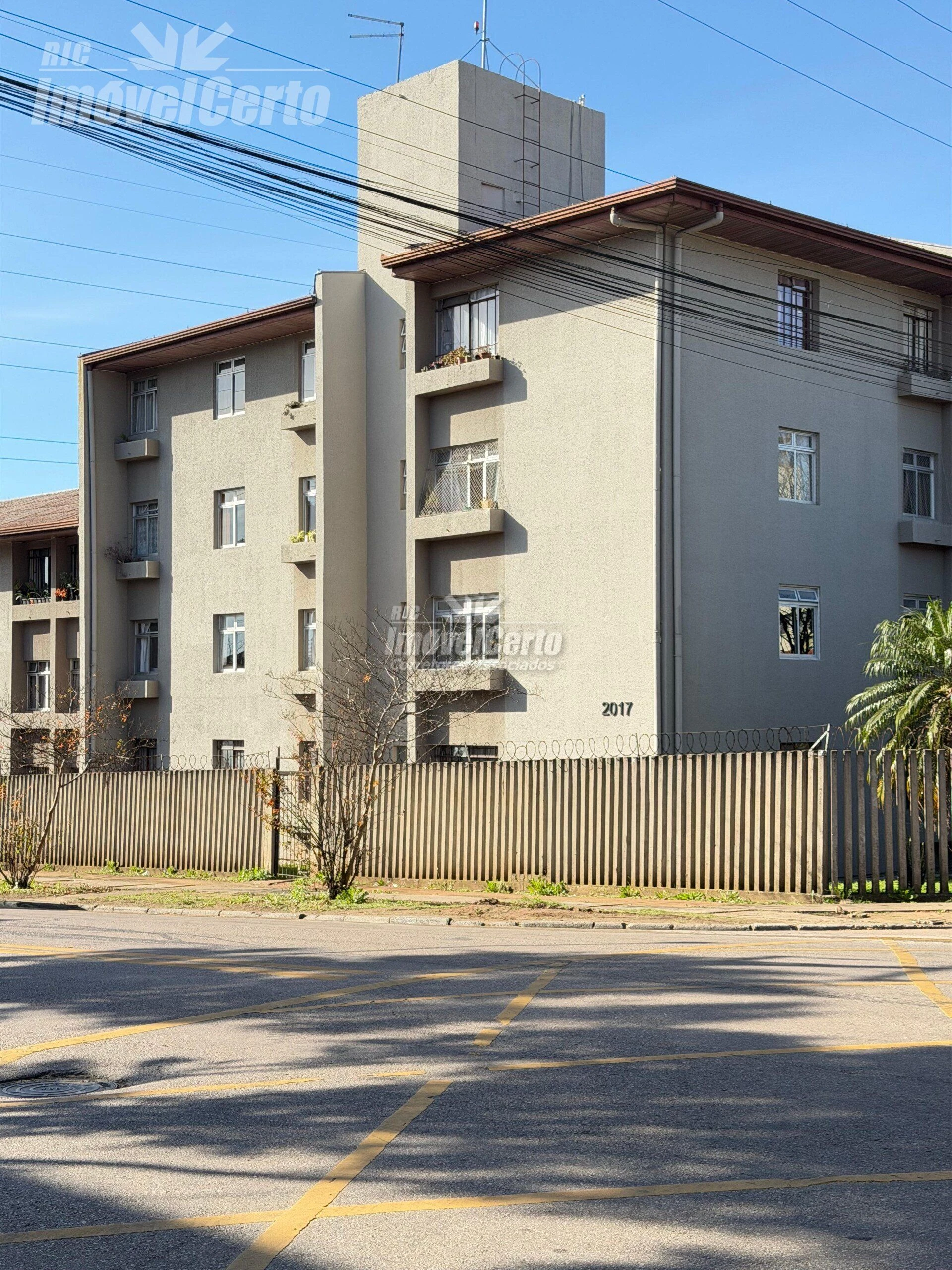 Apartamento Reformado e Ensolarado a 1 Quadra do T