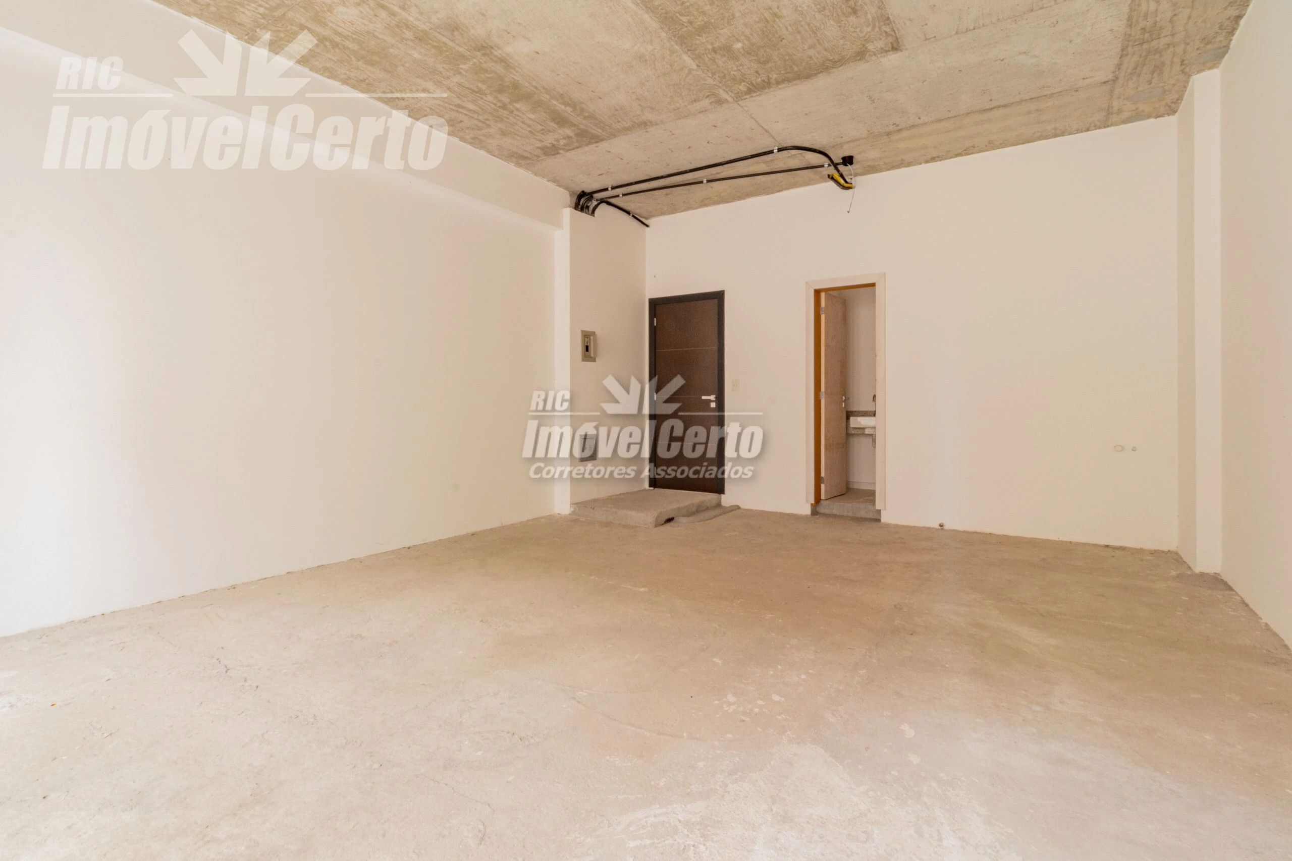 Sala comercial com terraço descoberto 63 m² por R$