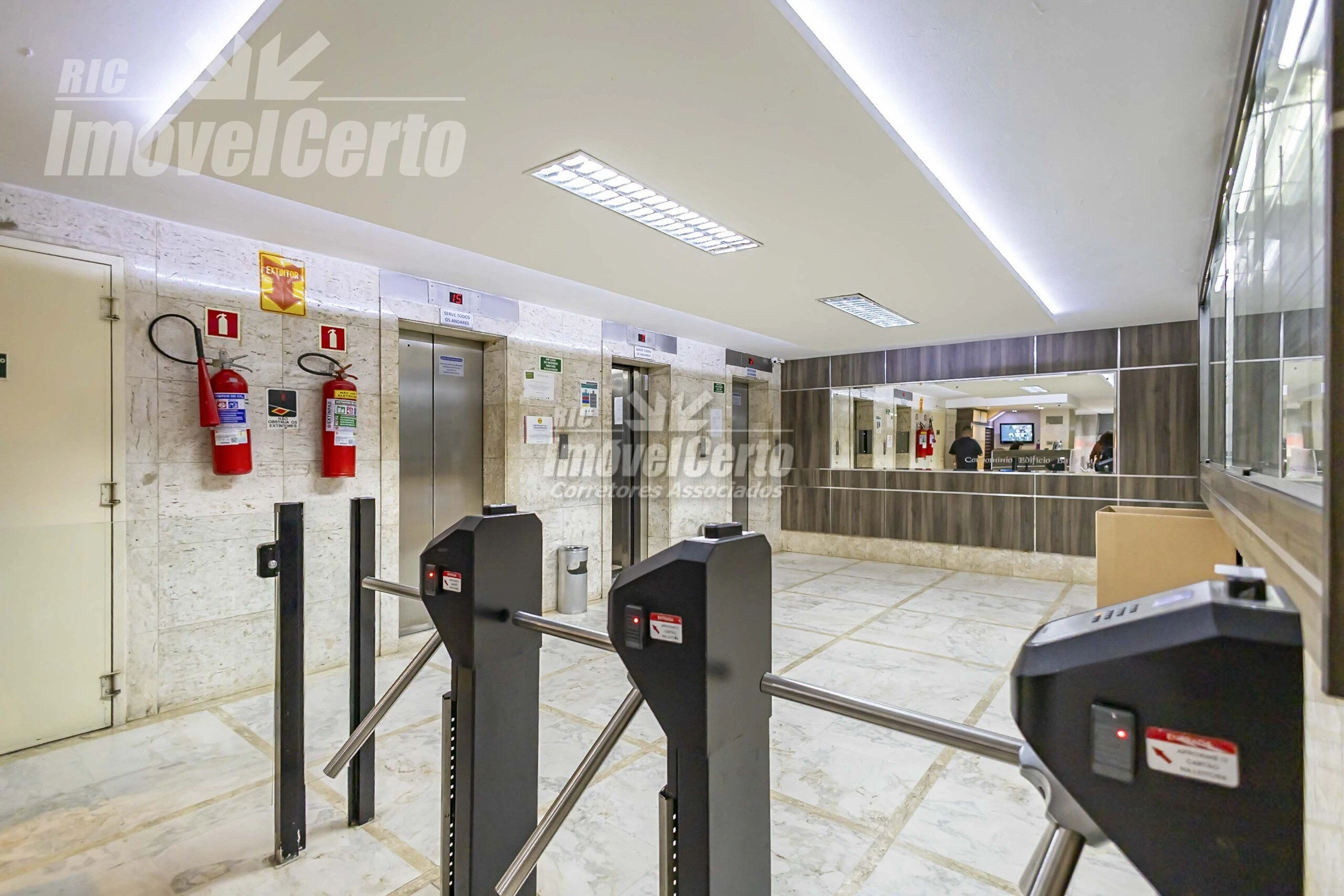 Sala comercial com dois ambientes de 56 m² no Edif