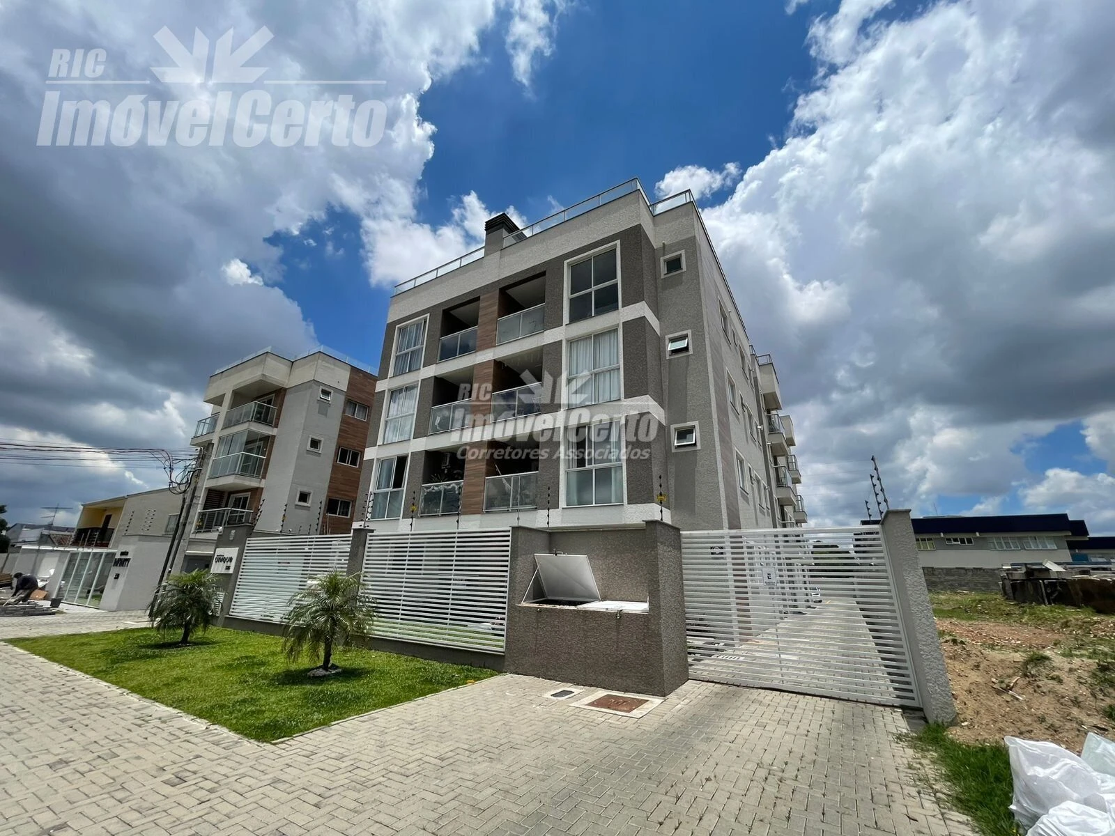 Apartamentos térreos novinhos em PINHAIS - Região