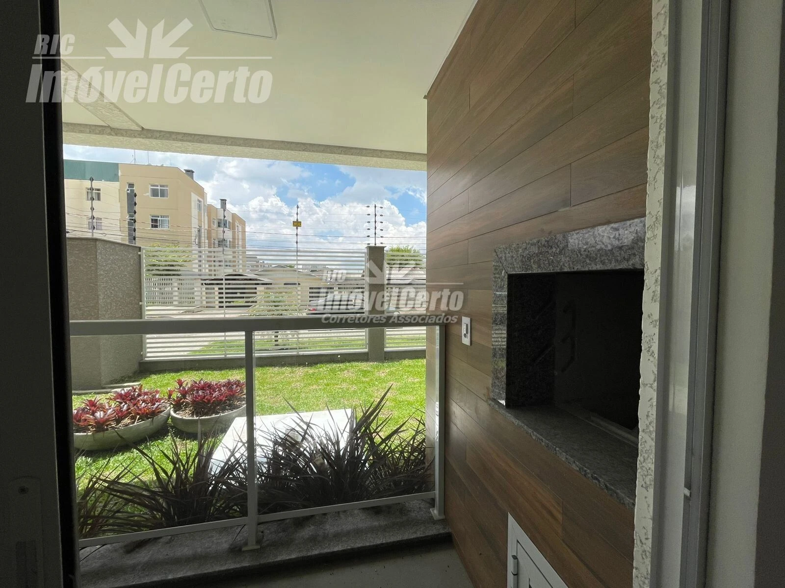 Apartamentos térreos novinhos em PINHAIS - Região