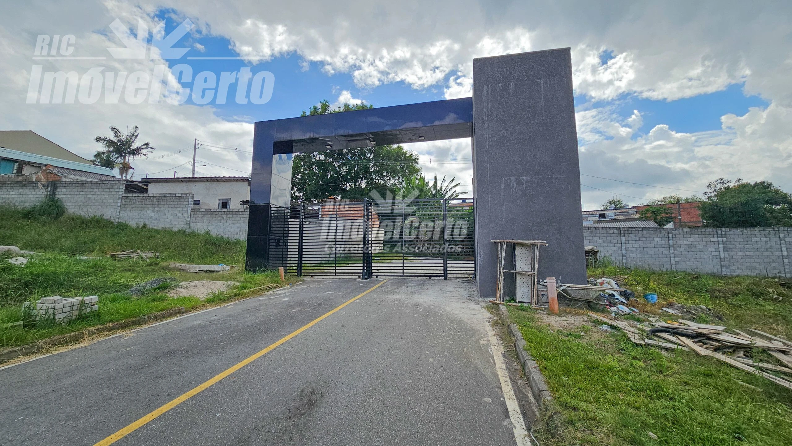 Terreno de 1060 m² em condomínio fechado para chác