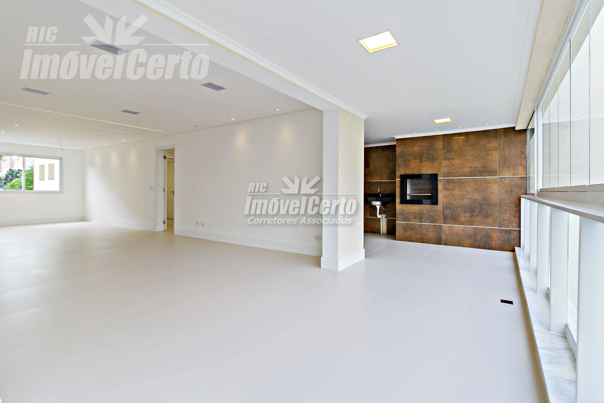 Apartamento de 189m² privativos com 3 suítes 3 vag