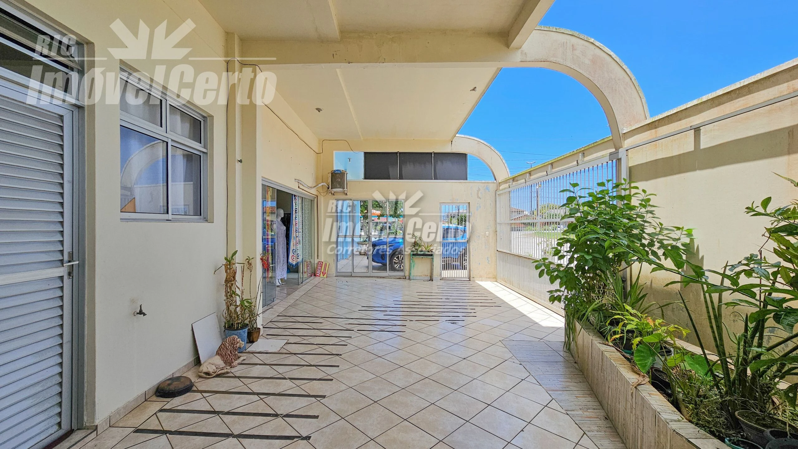 Casa Comercial e Residencial de esquina próxima a