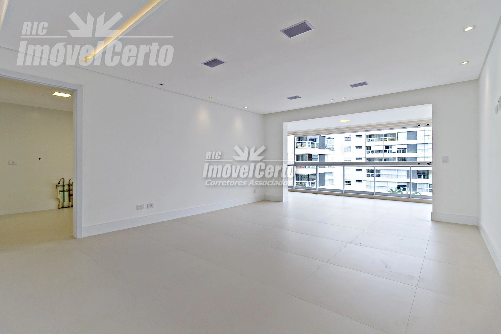 Apartamento de 189m² privativos com 3 suítes 3 vag