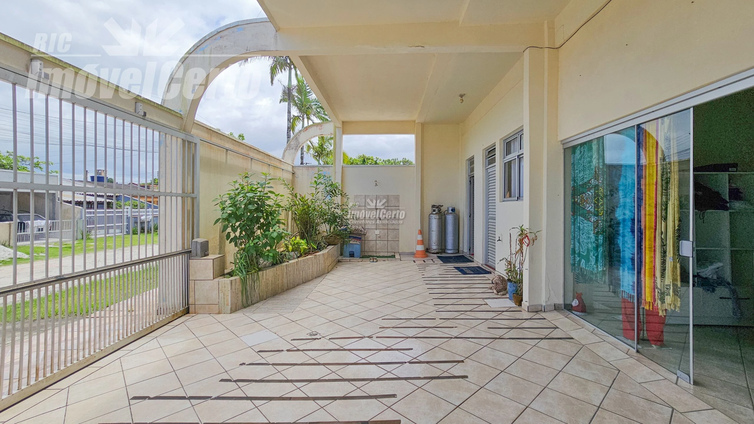 Casa Comercial e Residencial de esquina próxima a