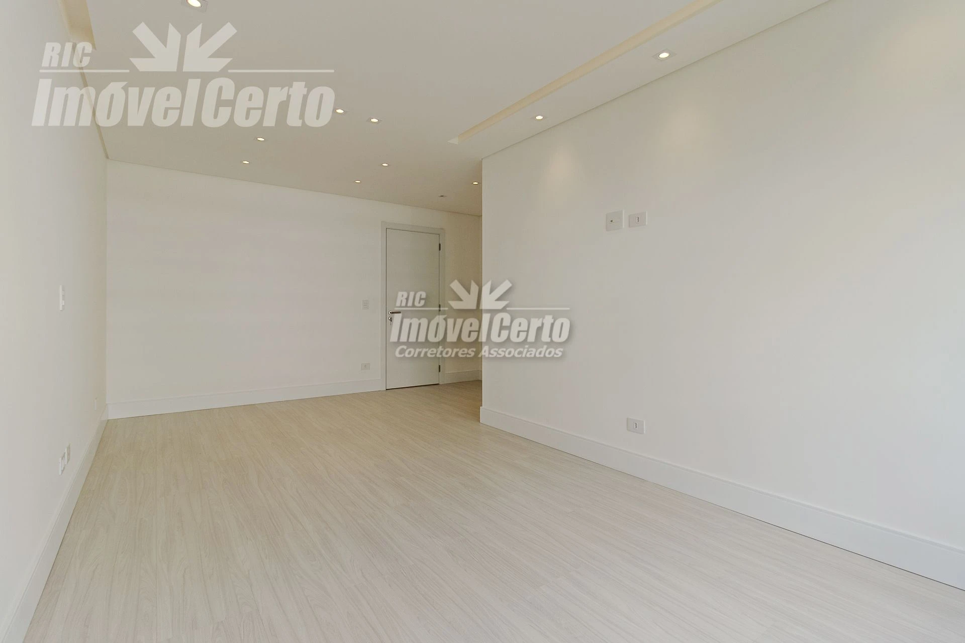 Apartamento de 189m² privativos com 3 suítes 3 vag