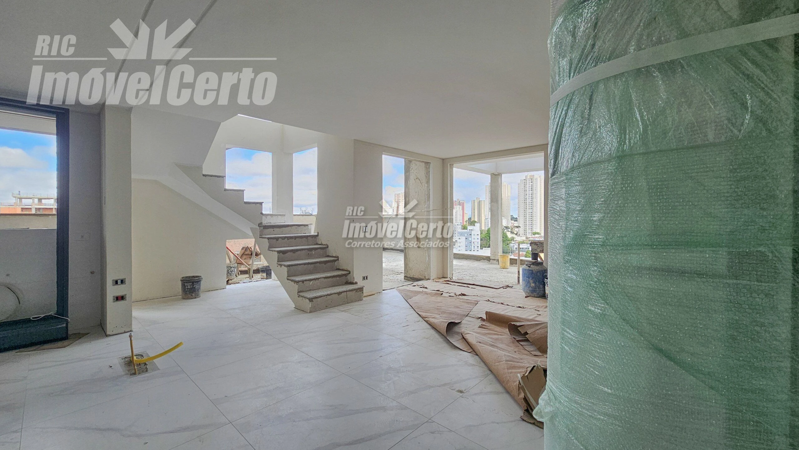 Cobertura duplex estilo penthouse com 3 suítes 3 v