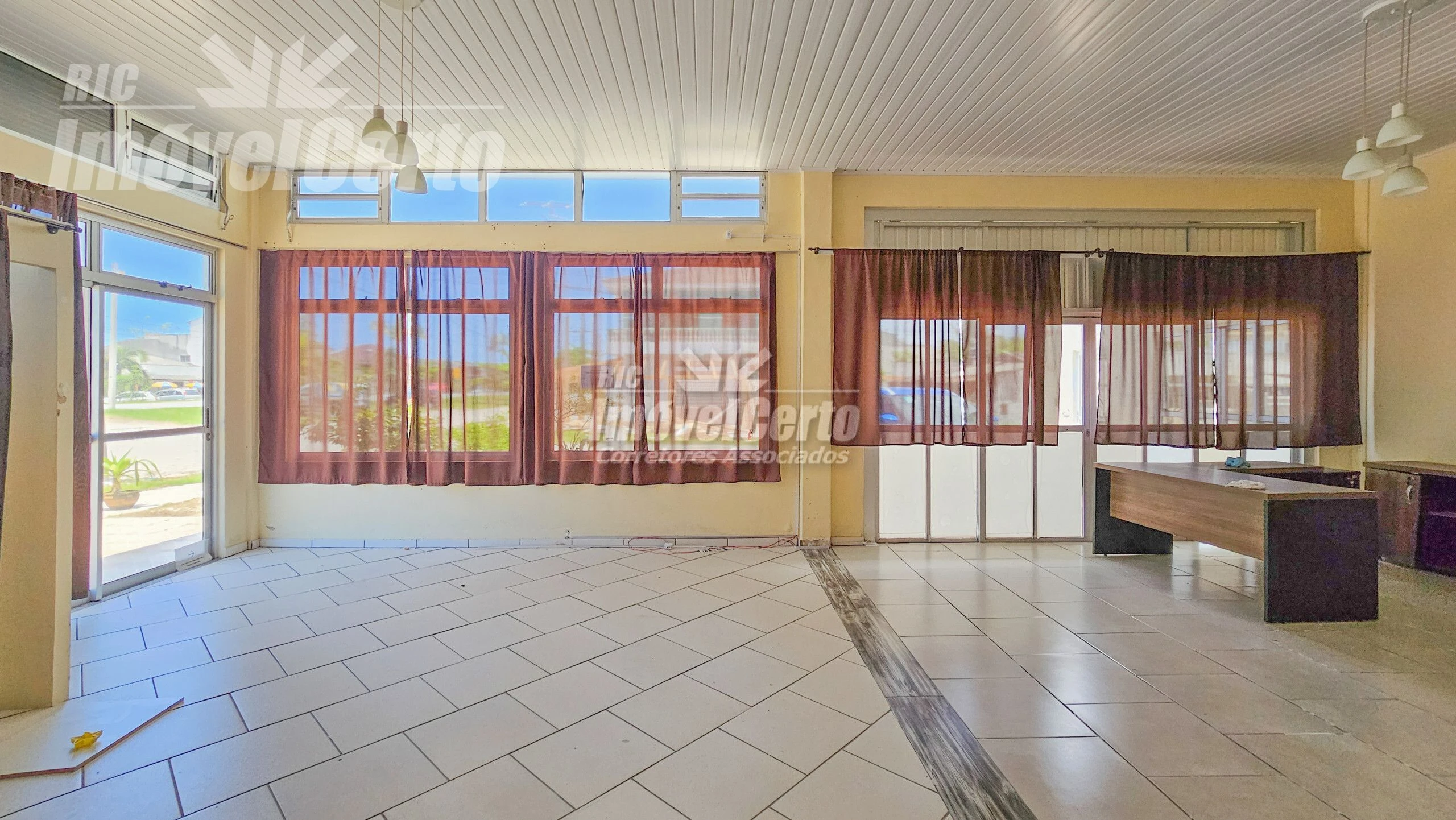 Casa Comercial e Residencial de esquina próxima a