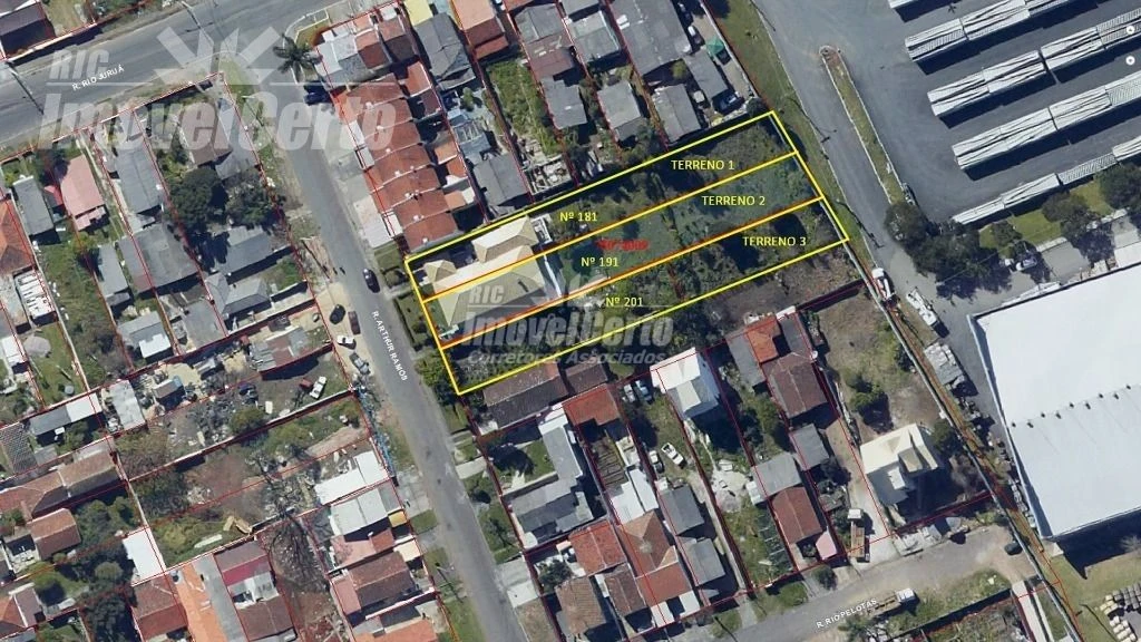 Três terrenos disponíveis para venda na Rua Arthur