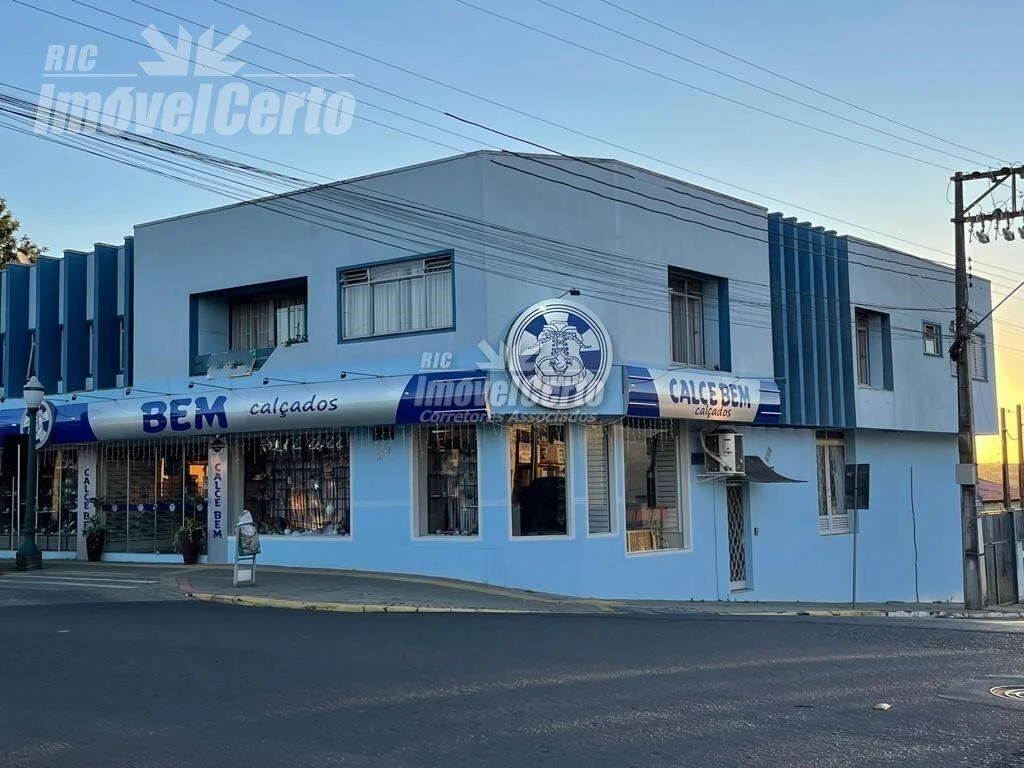 Prédio de esquina em Irati/PR — 7 unidades (2 loja