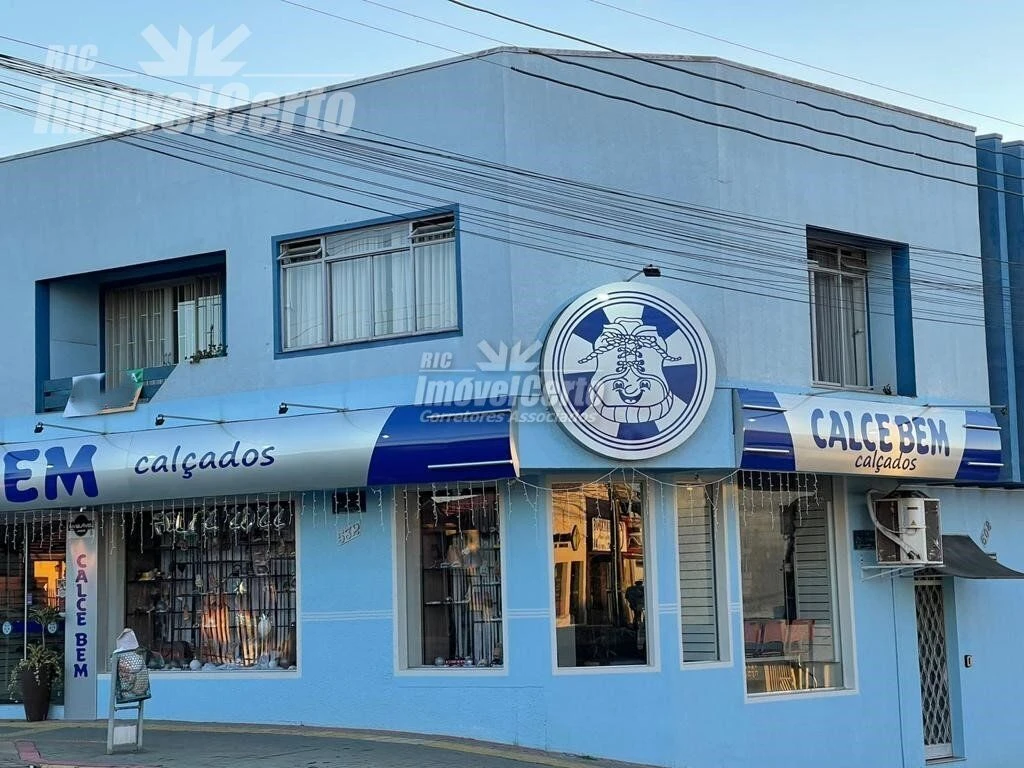 Prédio de esquina em Irati/PR — 7 unidades (2 loja
