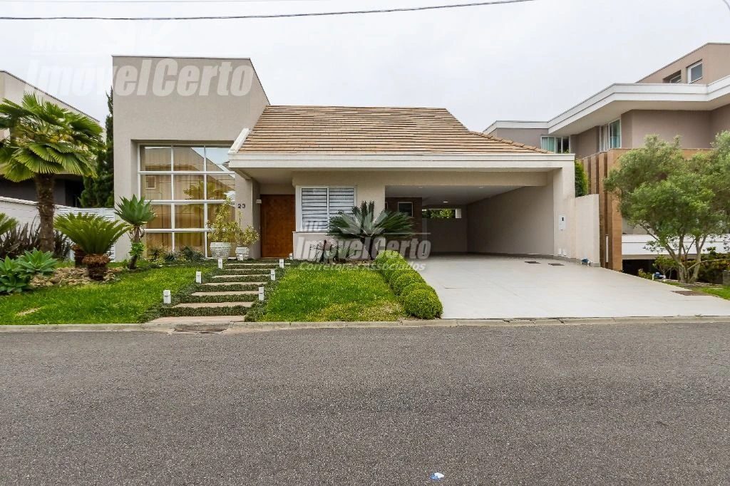 Casa Térrea com 324,00m² Útil, Condomínio Fechado,