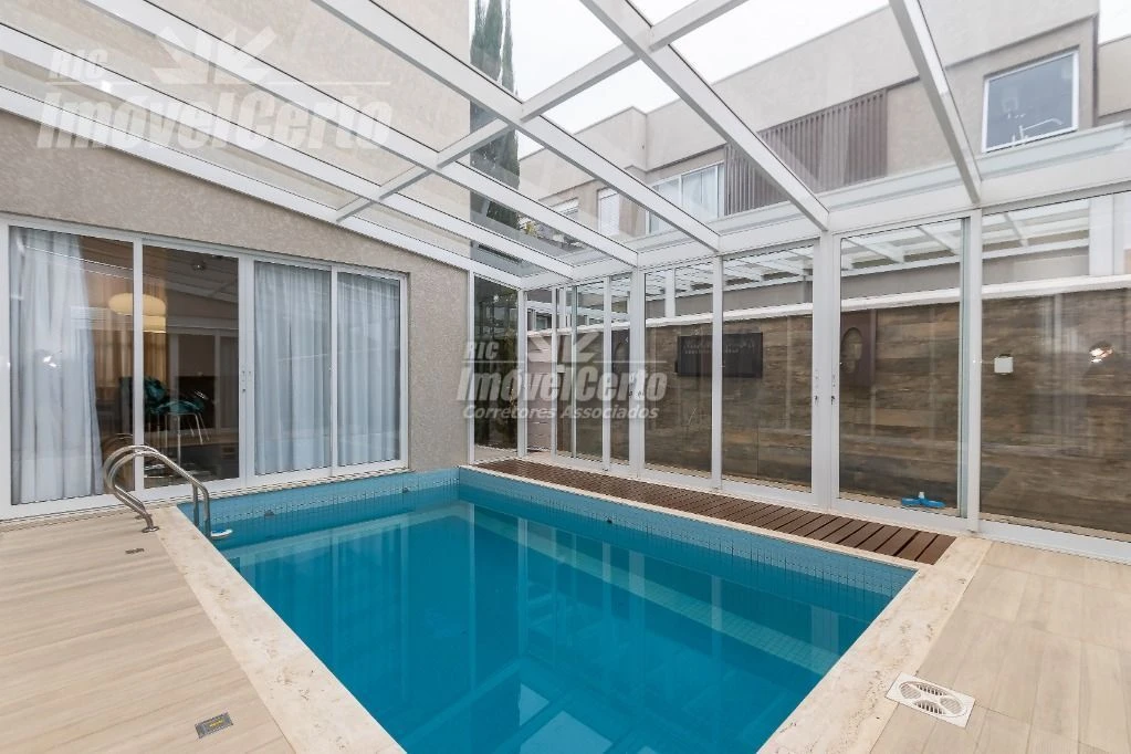 Casa Térrea com 324,00m² Útil, Condomínio Fechado,