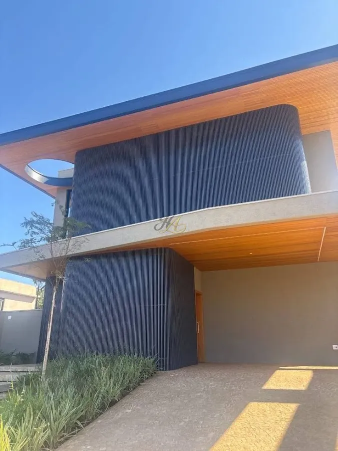 Sobrado de 404 m² com 4 suítes, elevador e piscina aquecida à venda nem condomínio | Jardim Olhos ‘dágua