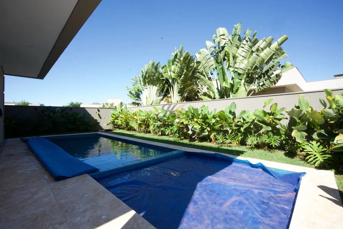 Sobrado de 550 m² com 4 suítes, piscina e espaço gourmet à venda em condomínio | Jardim Olhos d’água