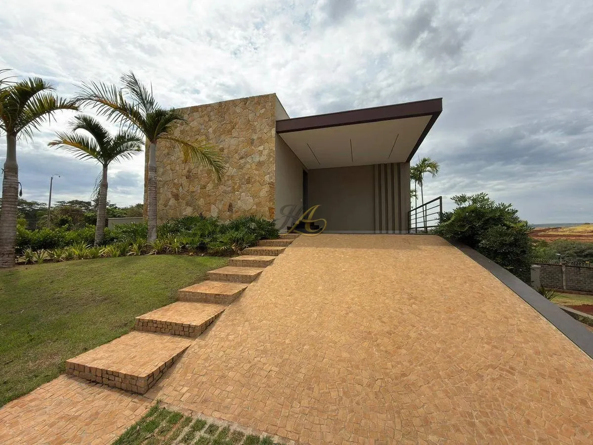 Sobrado invertido de 360 m² com 4 suítes, sauna e piscina à venda em condomínio | Alphaville