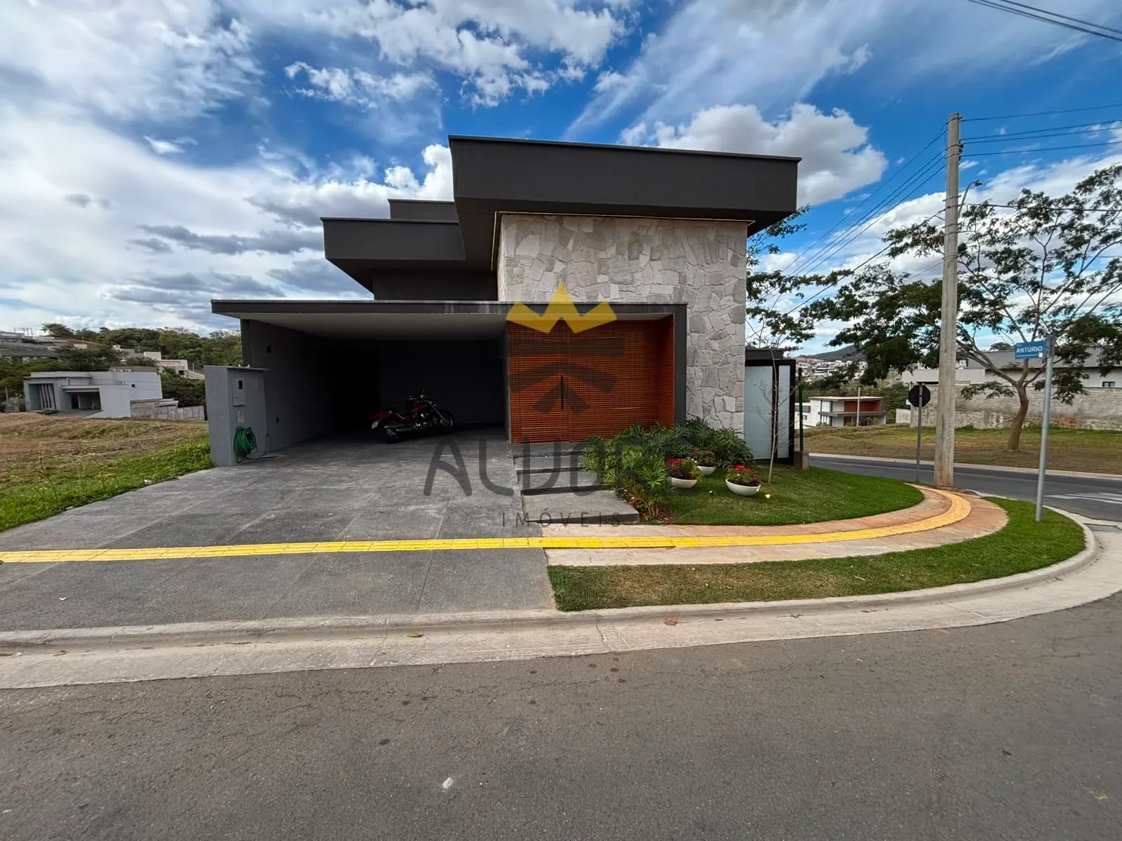 Sobrado Alto Padrão à Venda - Jardins Nápoles 