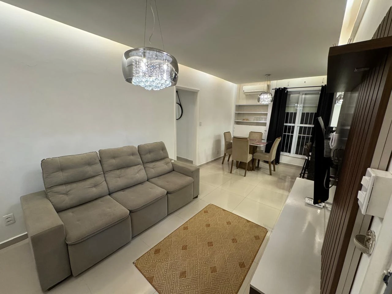 Apartamento à Venda em Pitangueiras Guarujá | 2 Dormitórios, Suíte e Garagem