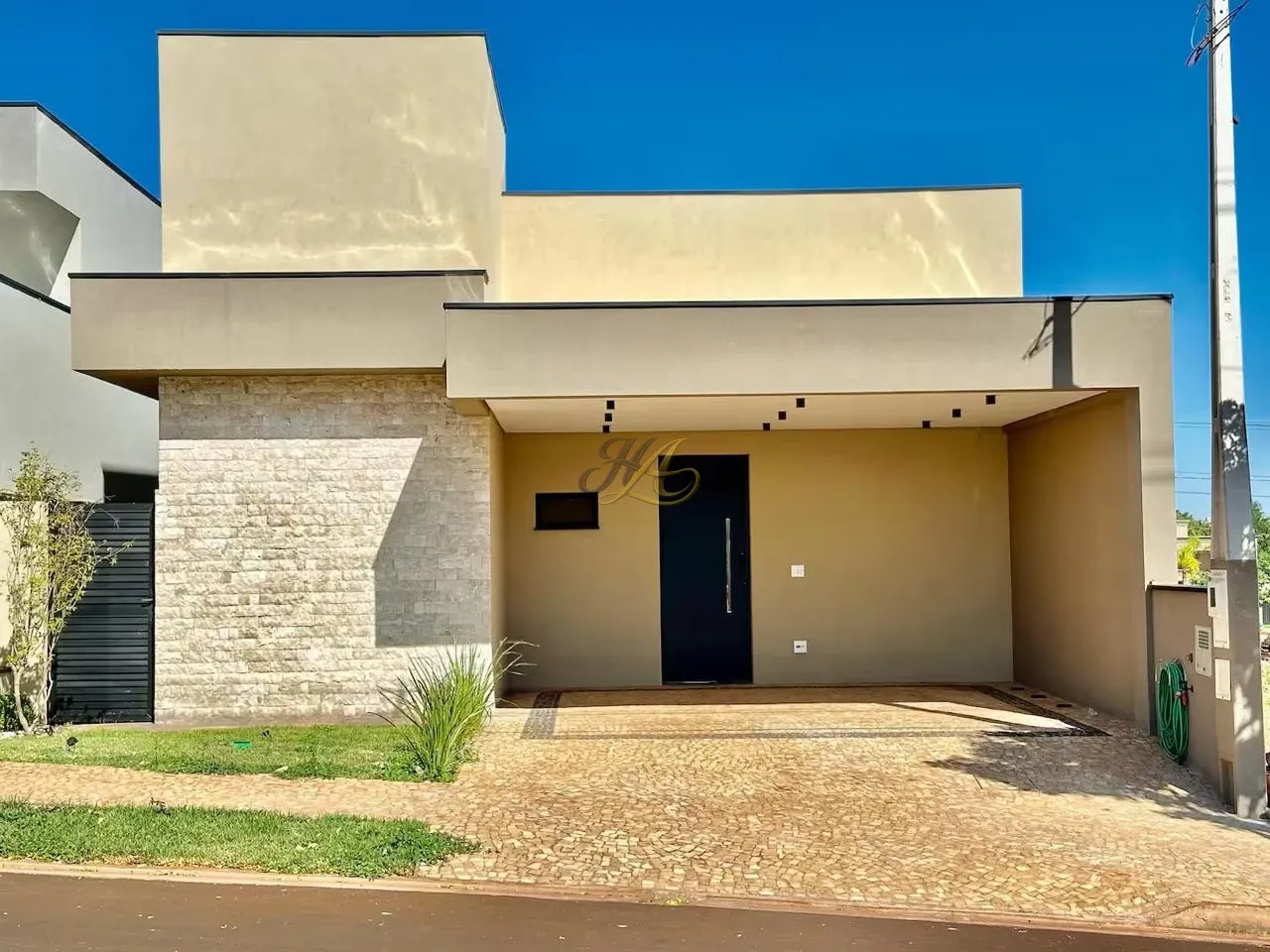 Casa térrea de 165,50 m² com 3 suítes, piscina aquecida e porteira fechada à venda em condomínio | Quinta da Mata